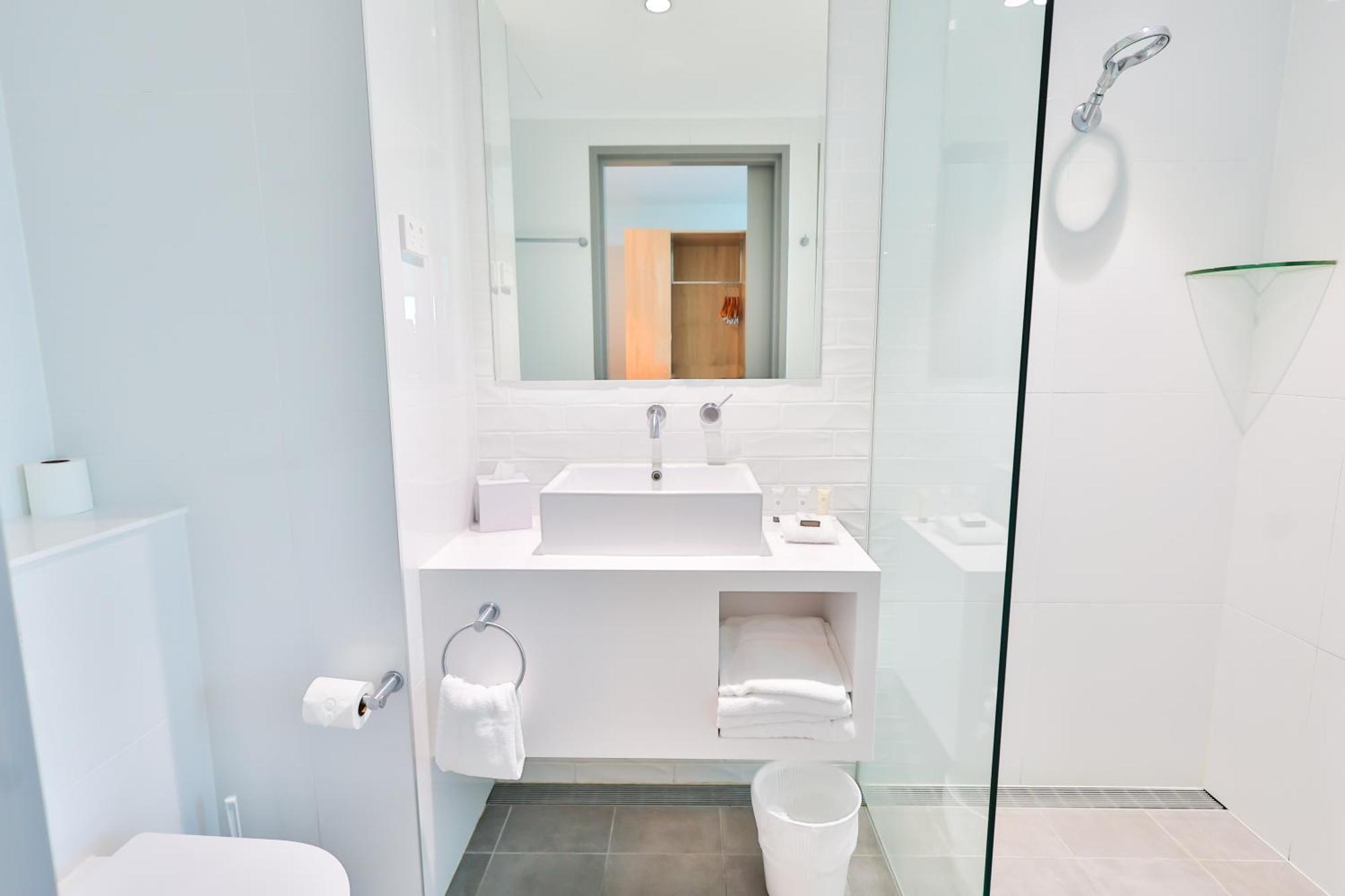 Rydges Airport Hotel 4*